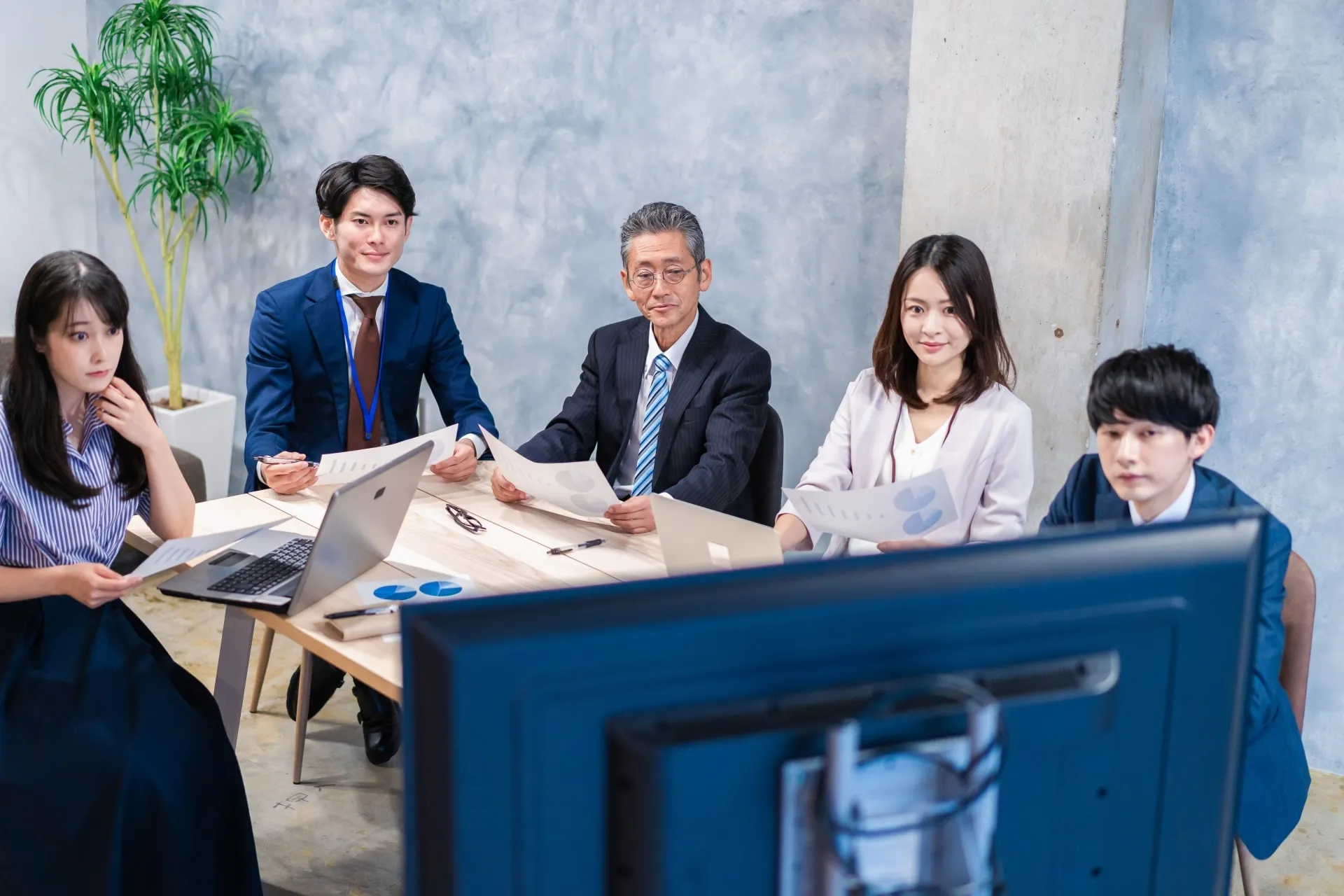 オンライン通訳（リモート通訳）とは？活用例や費用相場、導入時の注意点を解説